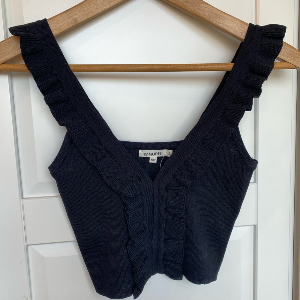 Ruffled crop top black